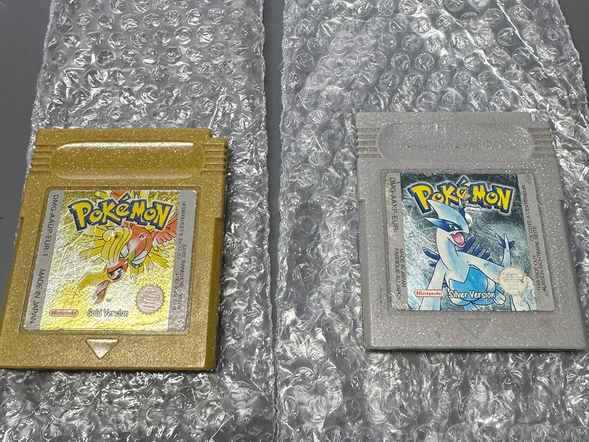 Pokémon Gold and Silver Game Boy Color cartridges during battery replacement