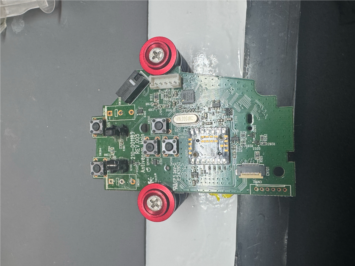 Logitech G600 MMO mouse circuit board during button replacement